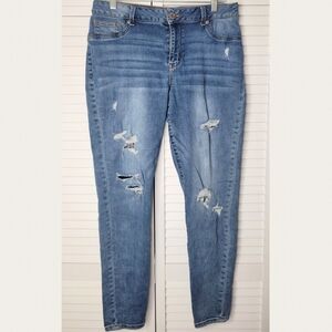 Maurices Skinny Leg Distressed & Patched High Rise Jeggings size large